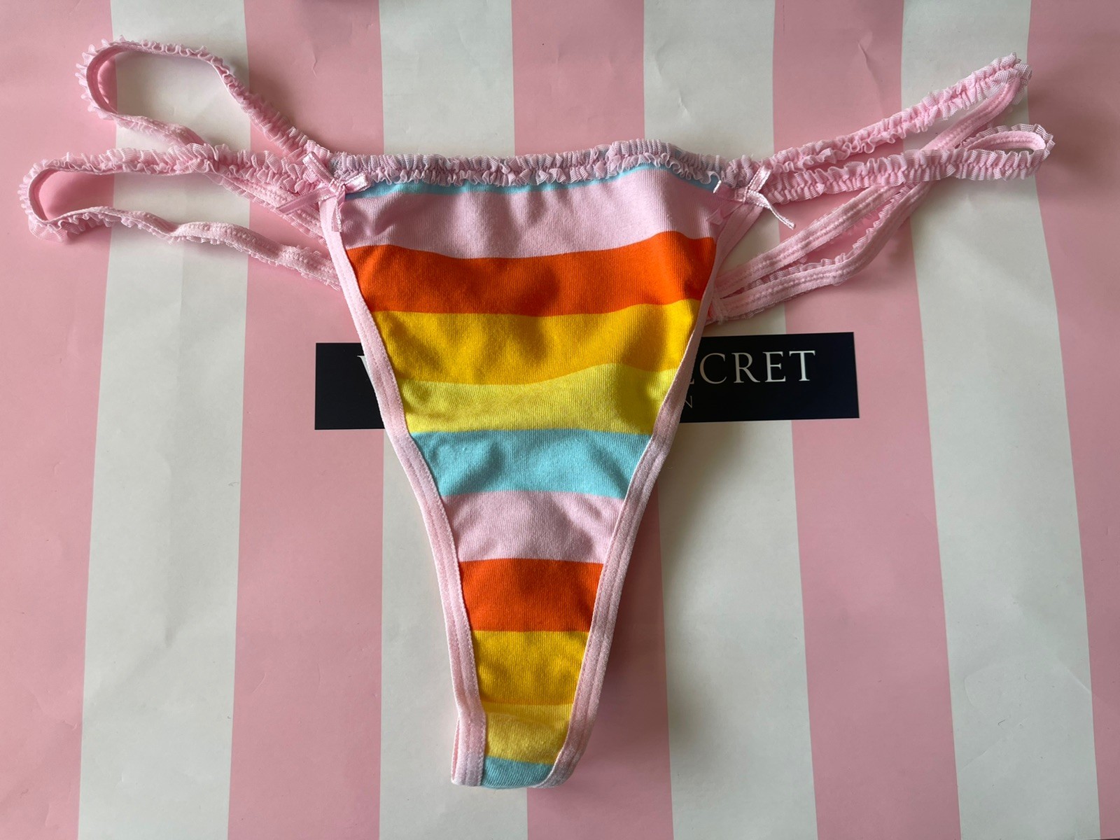 NWOT VTG 2009 Victoria’s Secret PINK – ULTRA RARE HTF THONG -STRIPED MEDIUM