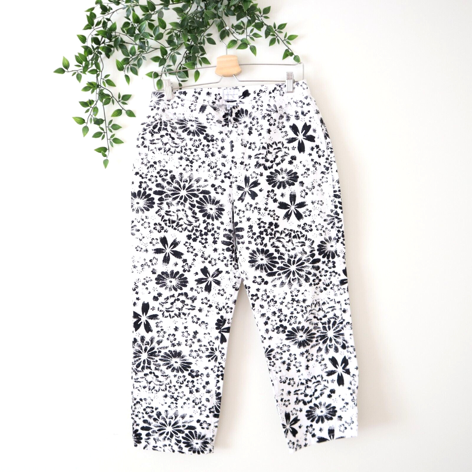 Vintage Calvin Klein Women’s White & Black Floral Cropped Jeans Size 8