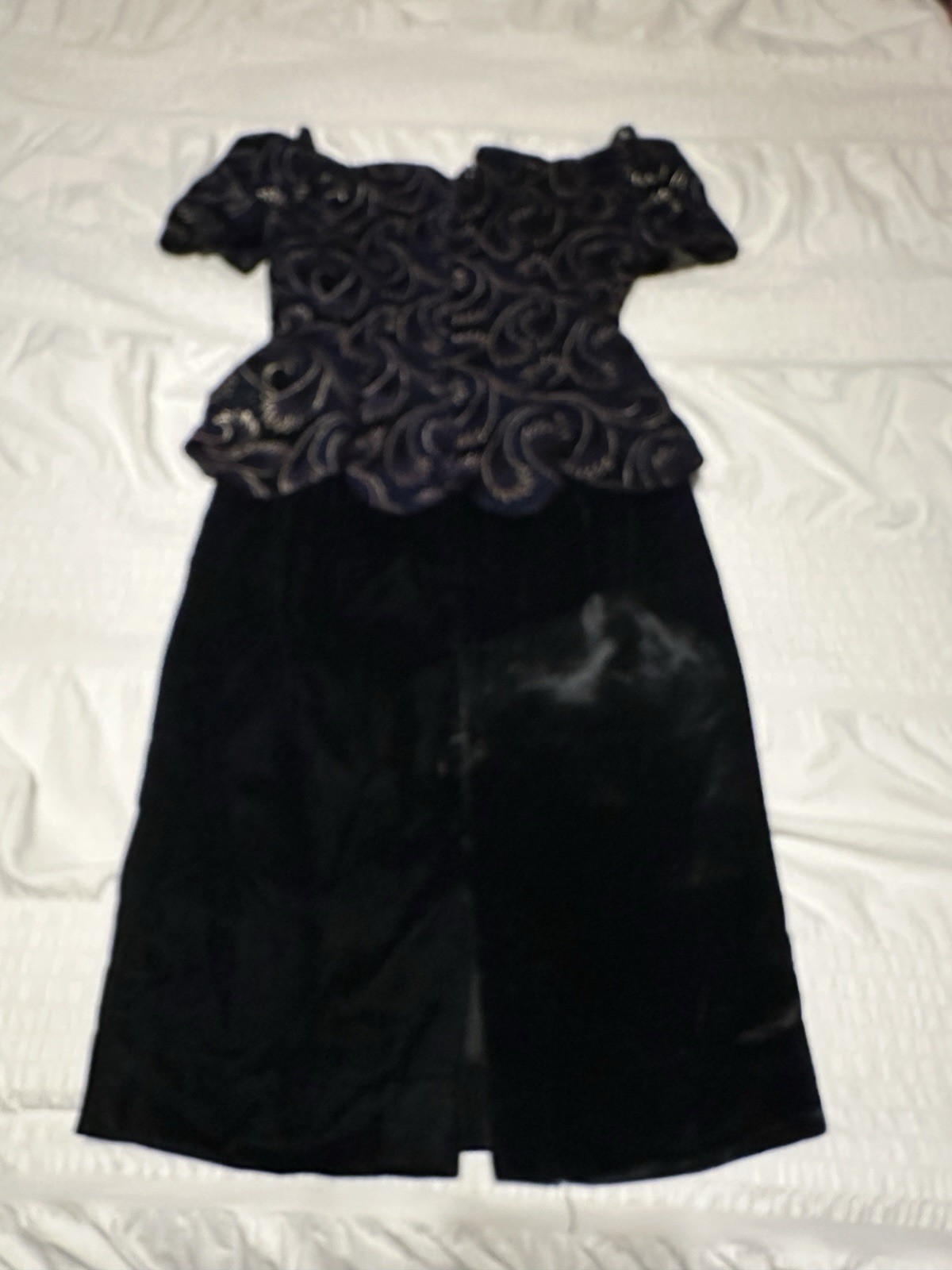 VINTAGE 80’s Velvet Peplum Scalloped Hem Pencil Dress Size 3/4 EUC