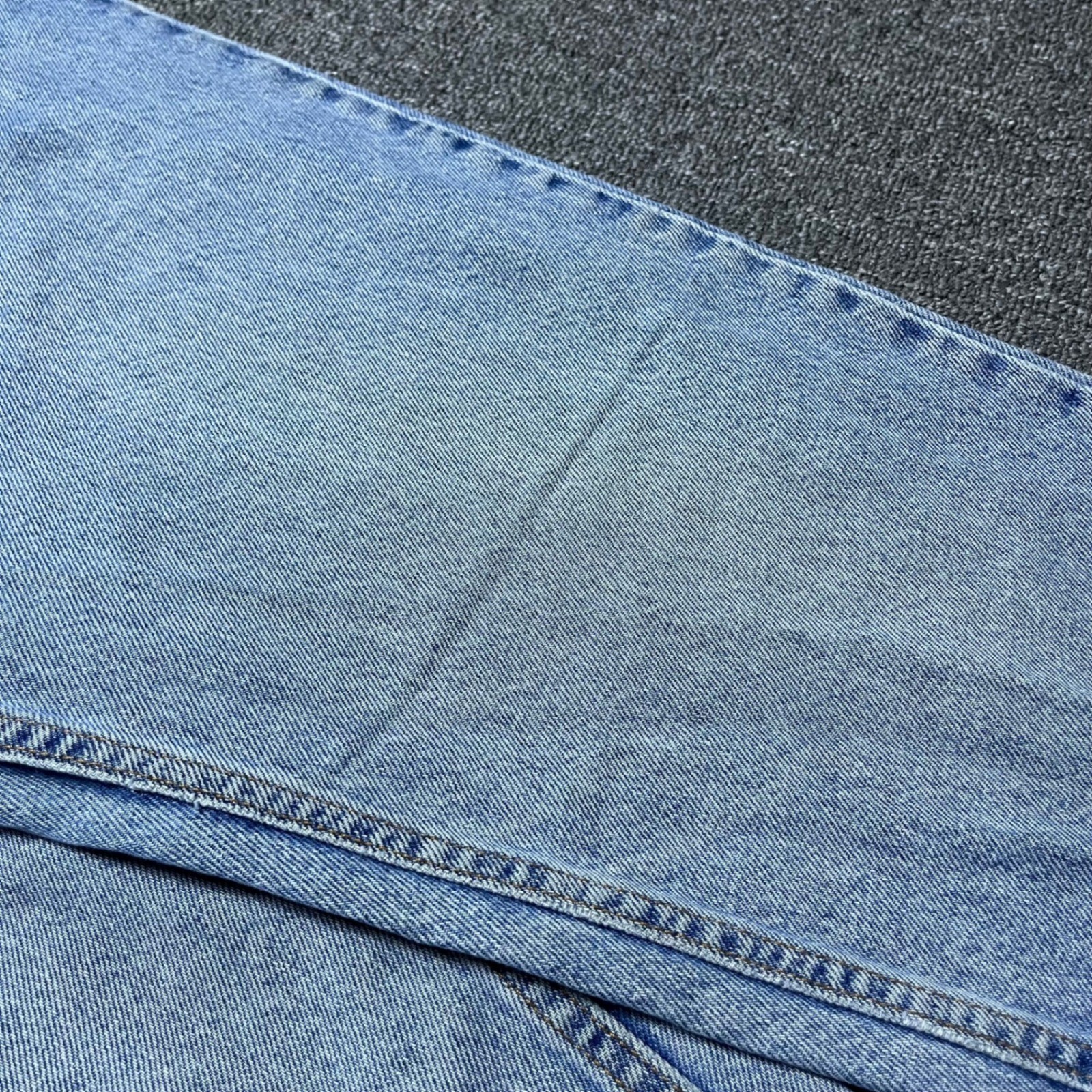 Vintage Levi’s 551 Relaxed Fit Tapered Leg Jeans 10 MED Light Wash Denim 90s USA