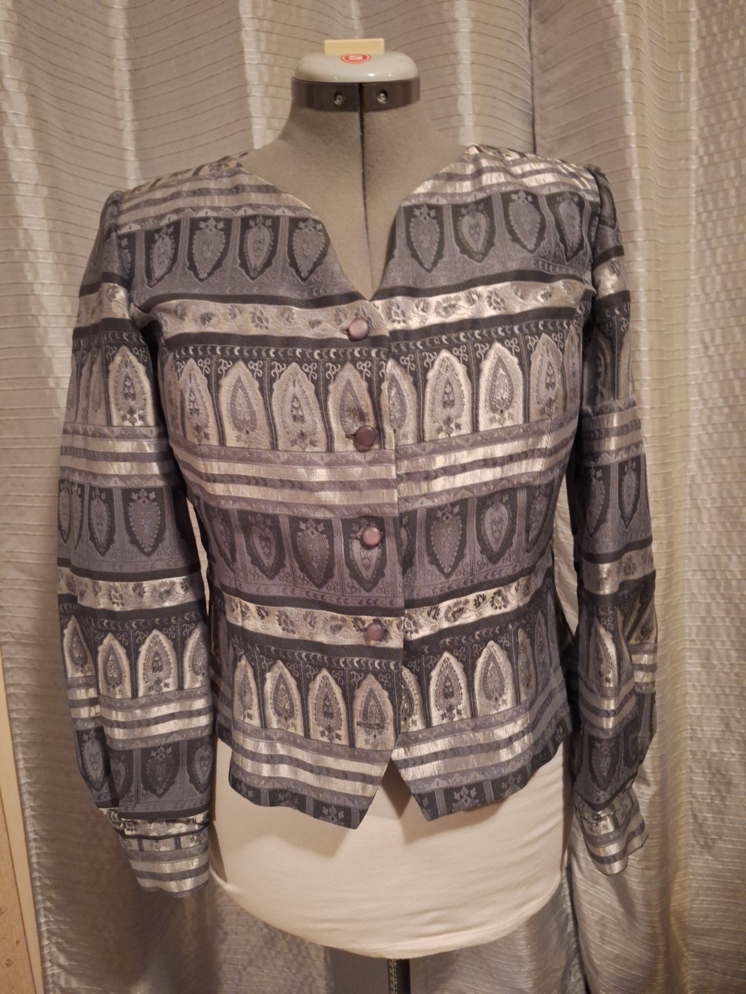 VINTAGE sz 8 Gray/silver Blouse by JOAN LESLIE-stunning look