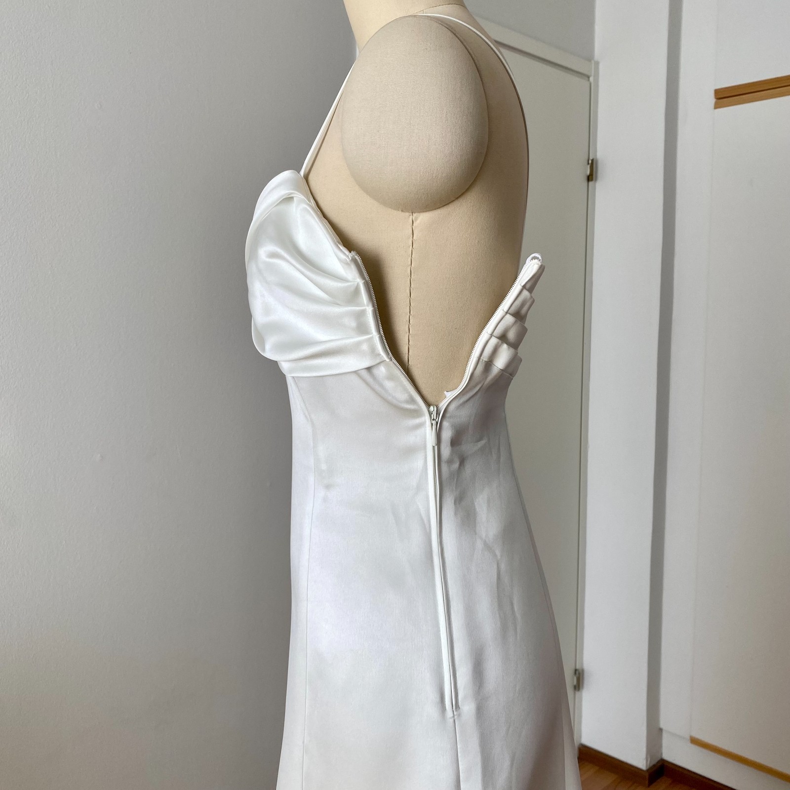 Vera MONT Vintage Wedding Dress Minimalist Spaghetti Straps Floor Length Bridal