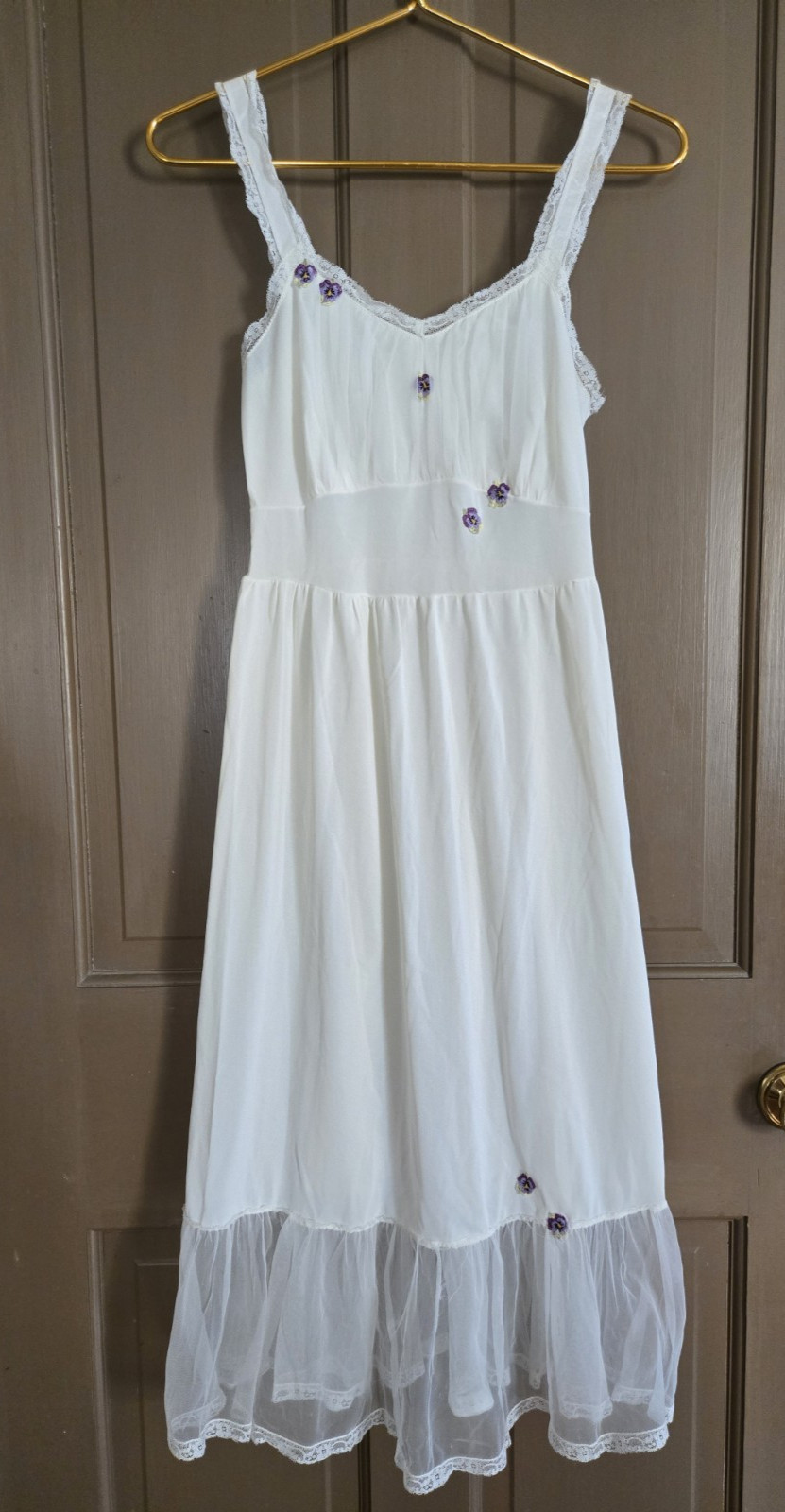 Antique 1950s Dressing Gown Nylon with tiny violets appliques & lace accents