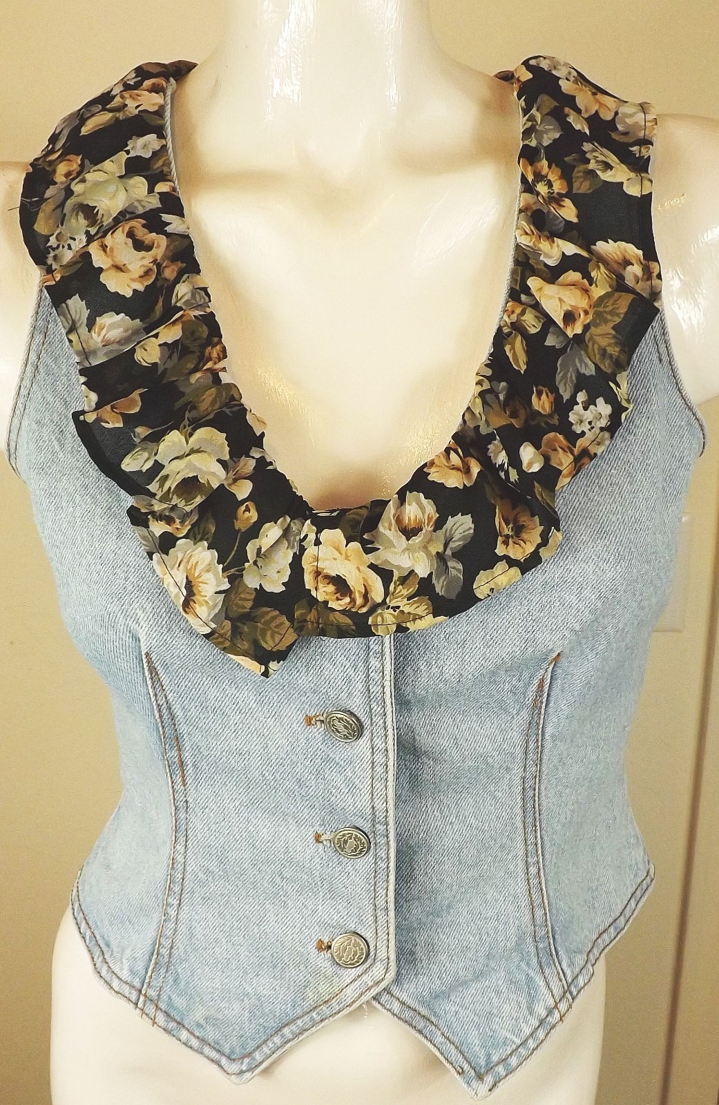 California Concepts Button Front Denim Vest Fitted Vintage Sz S+? Floral Ruffle