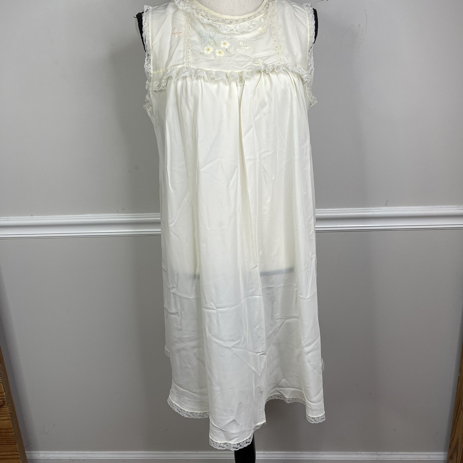 Vintage Corhan Noumair Nightgown Lace hand Embroidered Vintage Lingerie M flaws