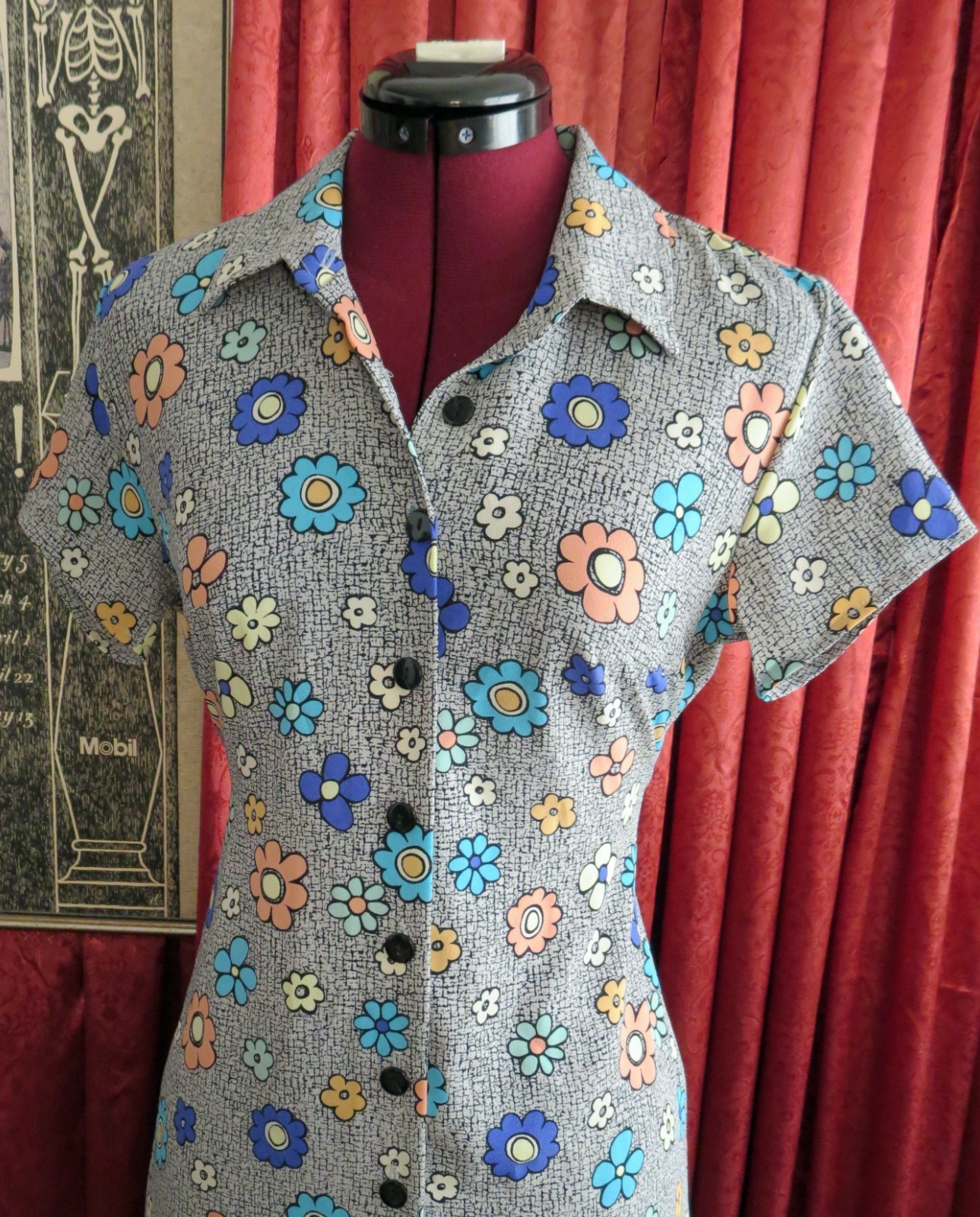 Vintage 1990s Black and White Mod Retro Floral Mini Shirt Dress Small