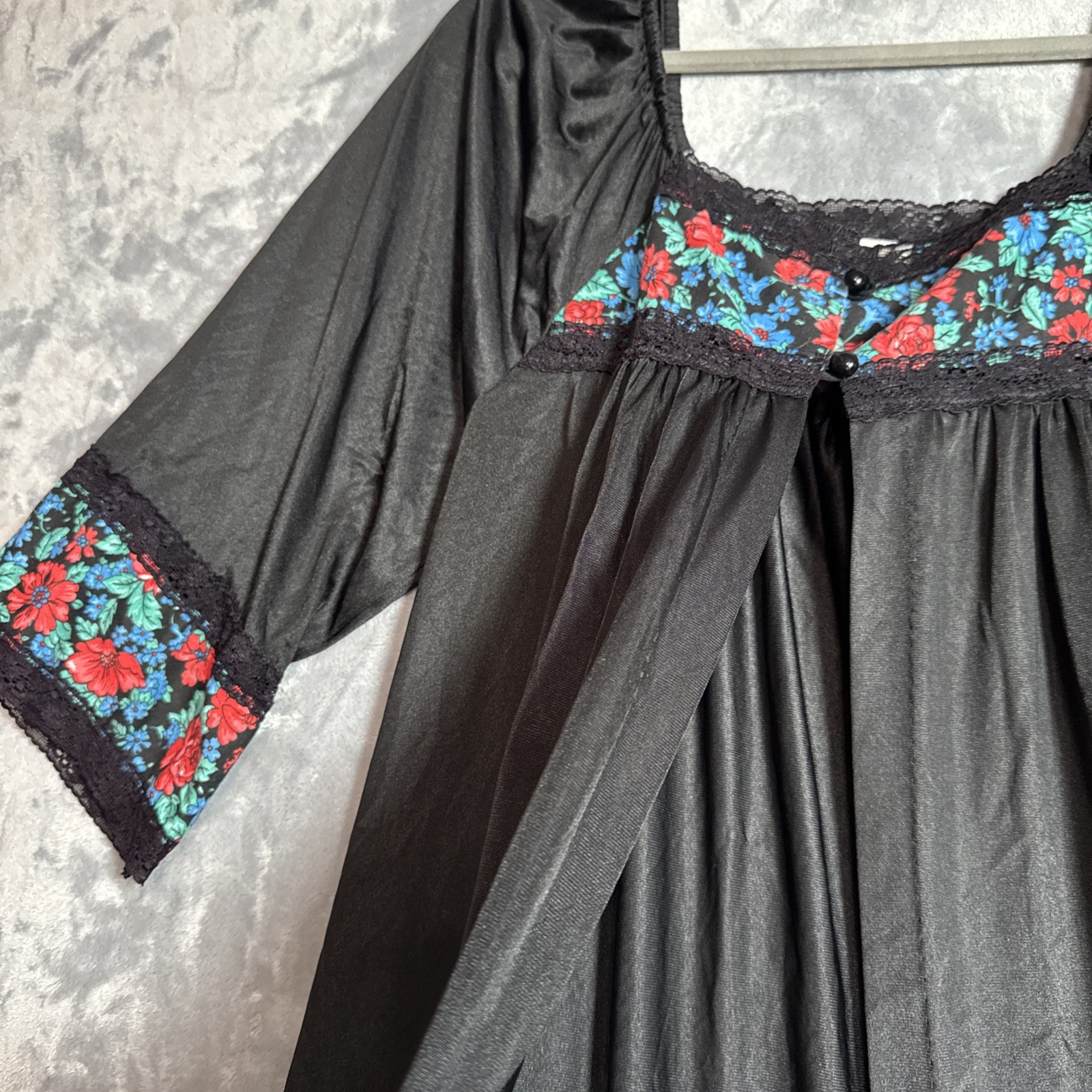 VTG Black Red Rose BUTTER SOFT Nylon Peignoir Robe for nightgown w Lace Sexy L