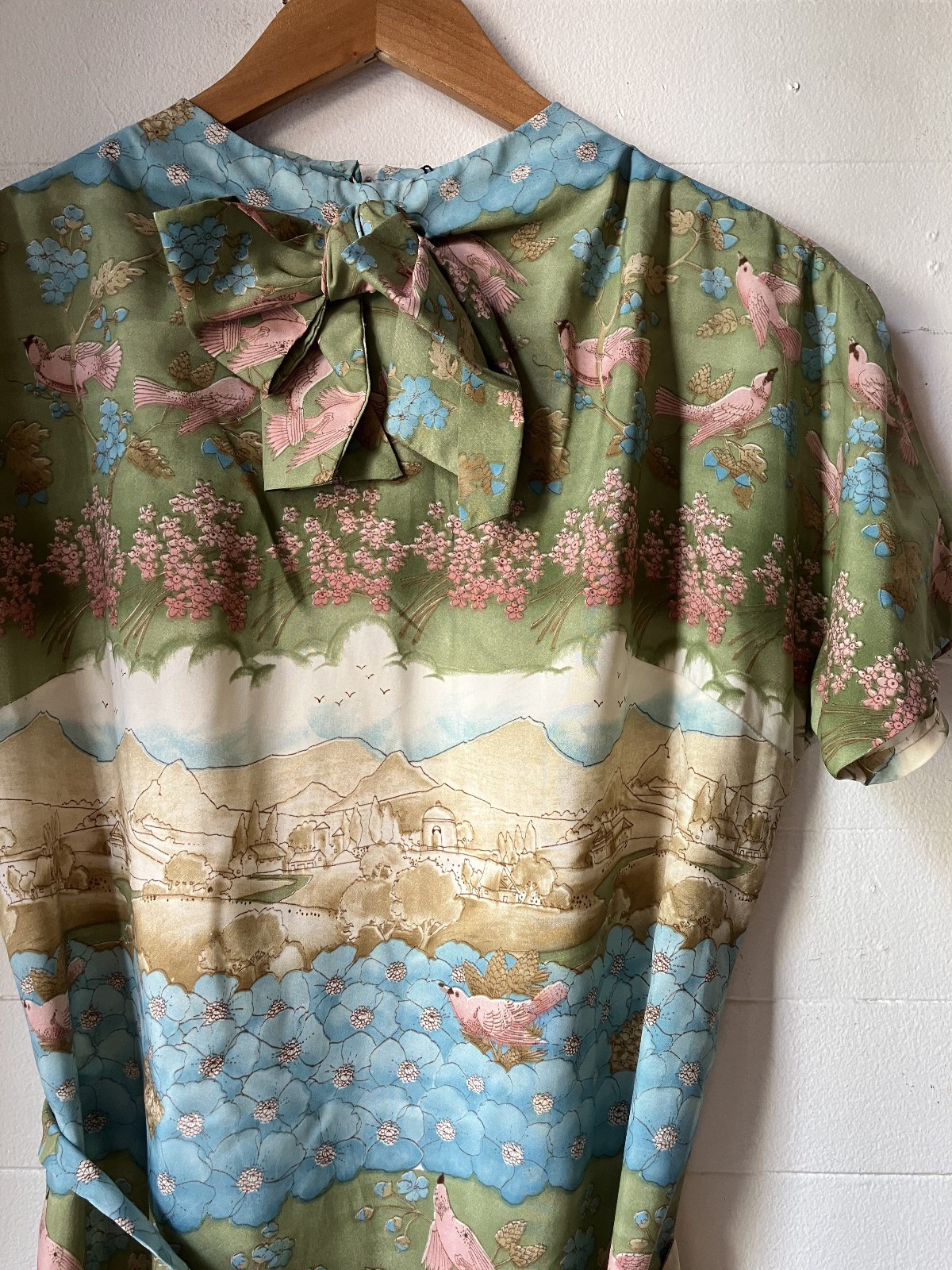 1960s shift dress novelty print polished cotton 42x40x41 AR FL