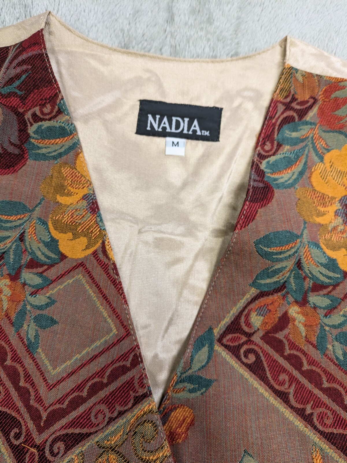 Vintage Nadia Embroidered FLOWERS Tapestry Women’s MED Grandmacore Vest NEW v2