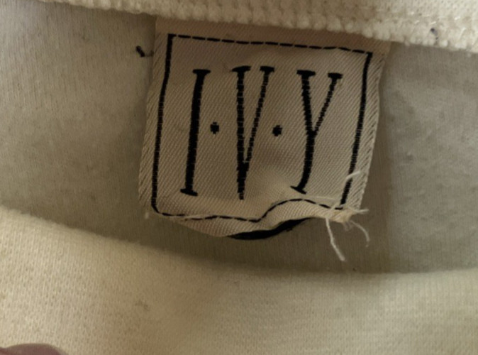 Vintage I.V.Y Turtleneck Sweatershirt Woman’s Ivory Size Large Y2K Long Sleeve