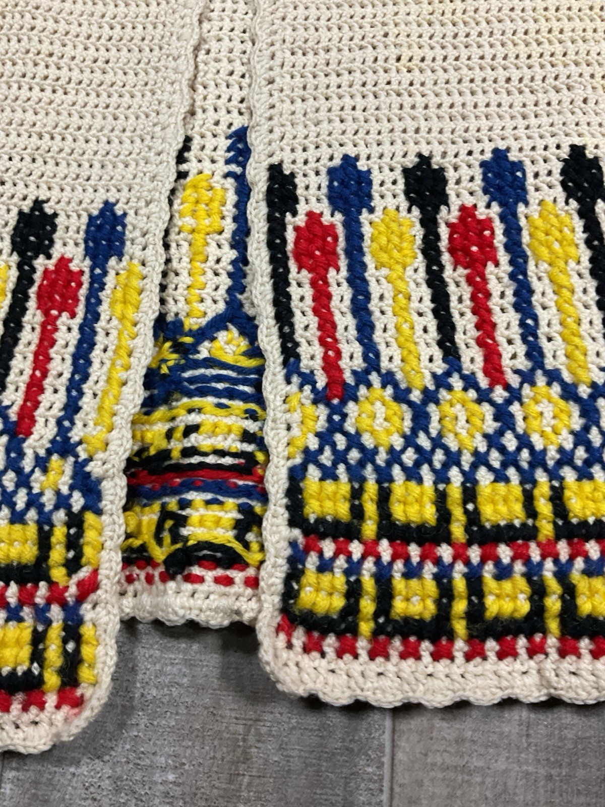 VTG 60s 70s beige MCM Colorful Art Boho Crochet Knit Design Size Small / Medium