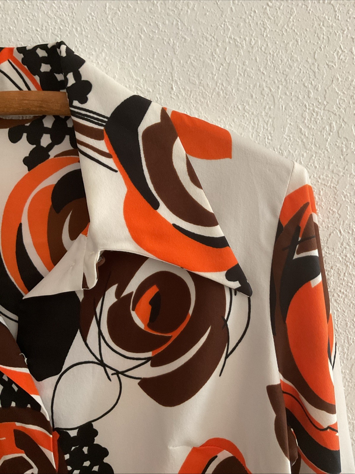 VTG 70s Women’s Spread Pointed Dagger Collar Polyester Blouse, BLK, BR /Orange