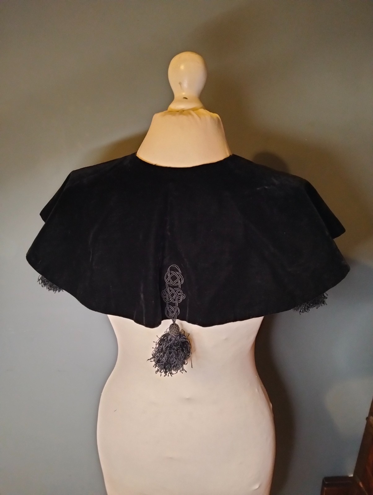 Edwardian Gothic Witchy Black Crushed Velvet Vintage Victorian Capelet Cape