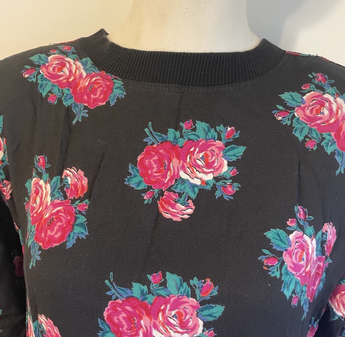 Vintage 80s Peppers Black Pink Rose Print Midi Dress M Rayon Drop Waist LS