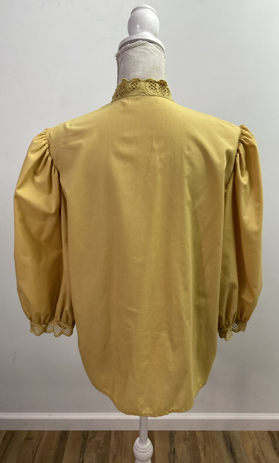 Vintage Karlsbader Bluse Austrian Size 44 (US 14) Bavarian Peasant Puff Sleeves