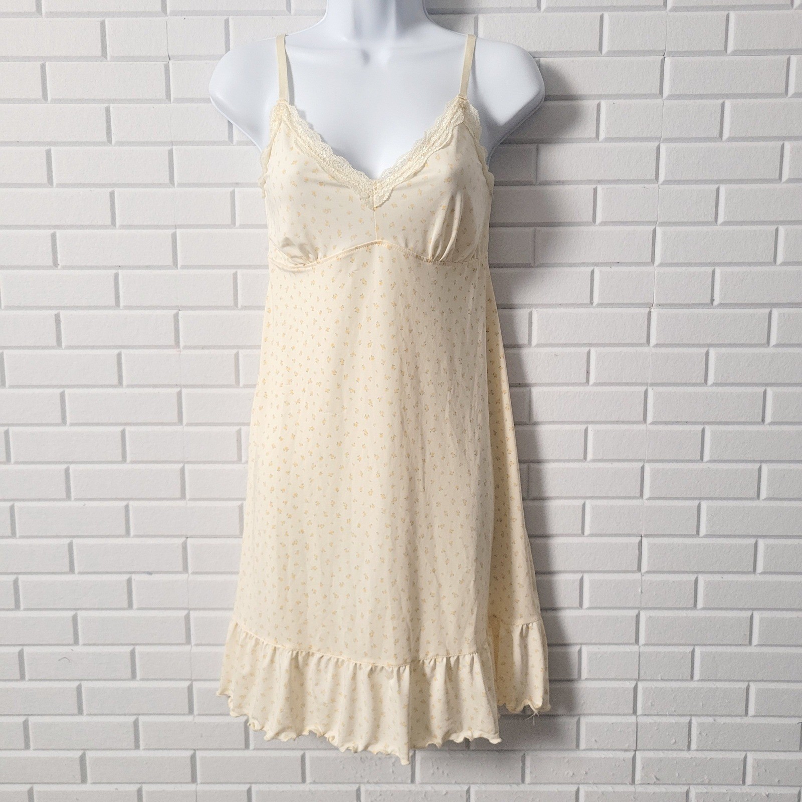 Laura Ashley Nightgown L Yellow Rosebud Floral Lace Cottagecore Chemise