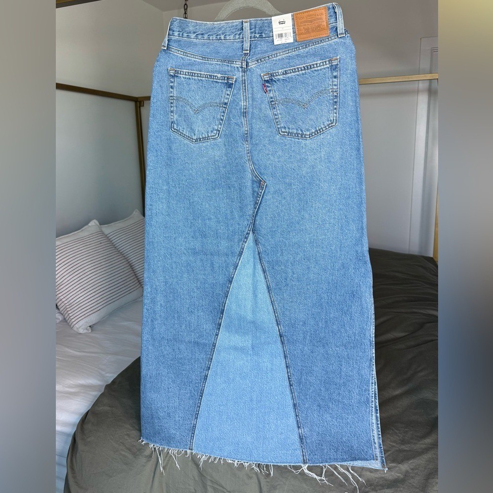 Levi’s Premium Blue Denim Maxi Skirt Size 27 Grunge Y2K 2 tone Side Slit NWT