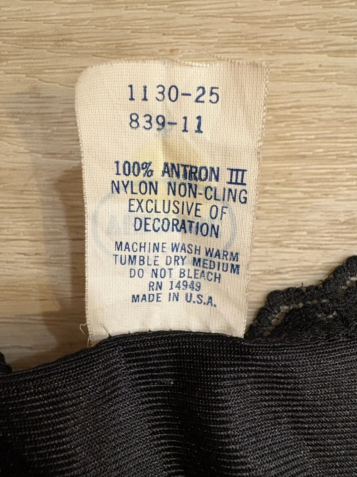 Vtg VELROSE Women Sz 36 Full Slip Dress Chemise Black Antron Shiny Lace Trim USA