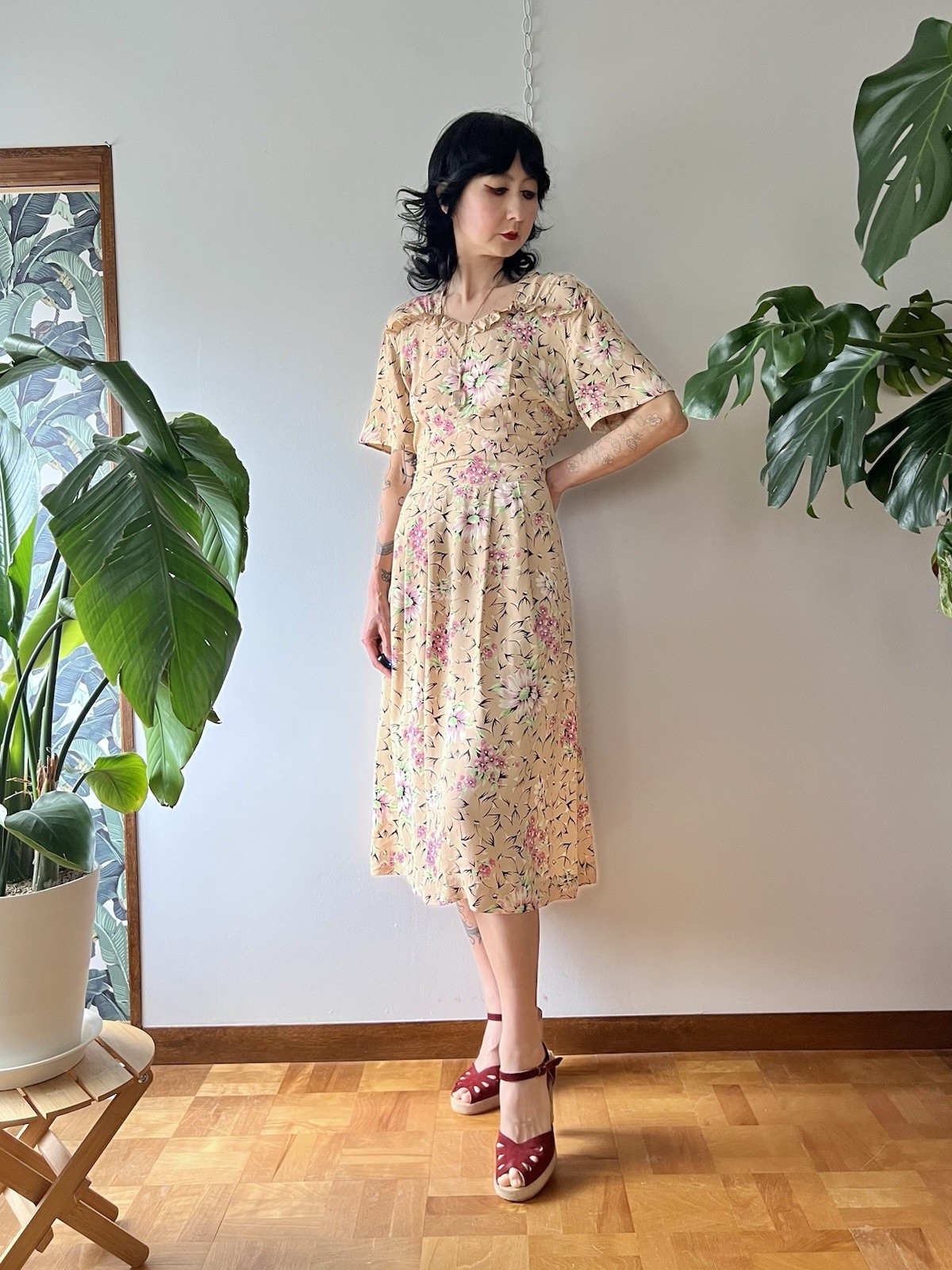 40s 50s Cold Rayon Crepe Floral Swing Tea Dress Ruffle Day Dress Pin Up M/L