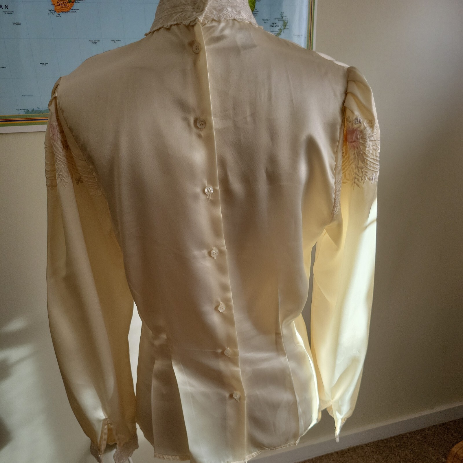 V5g 80s Victorian Blouse puff sleeve high collar embroidery satin