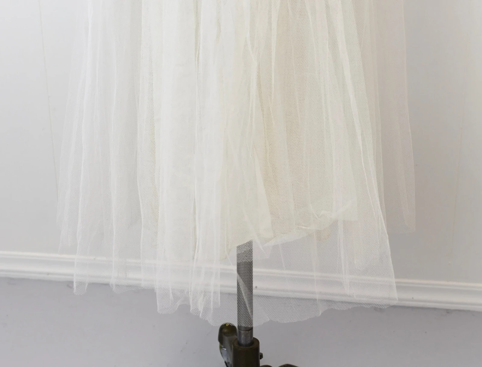 Vintage 1950s White Tulle Lace Floral Metallic Mid Century Bridal Wedding Dress