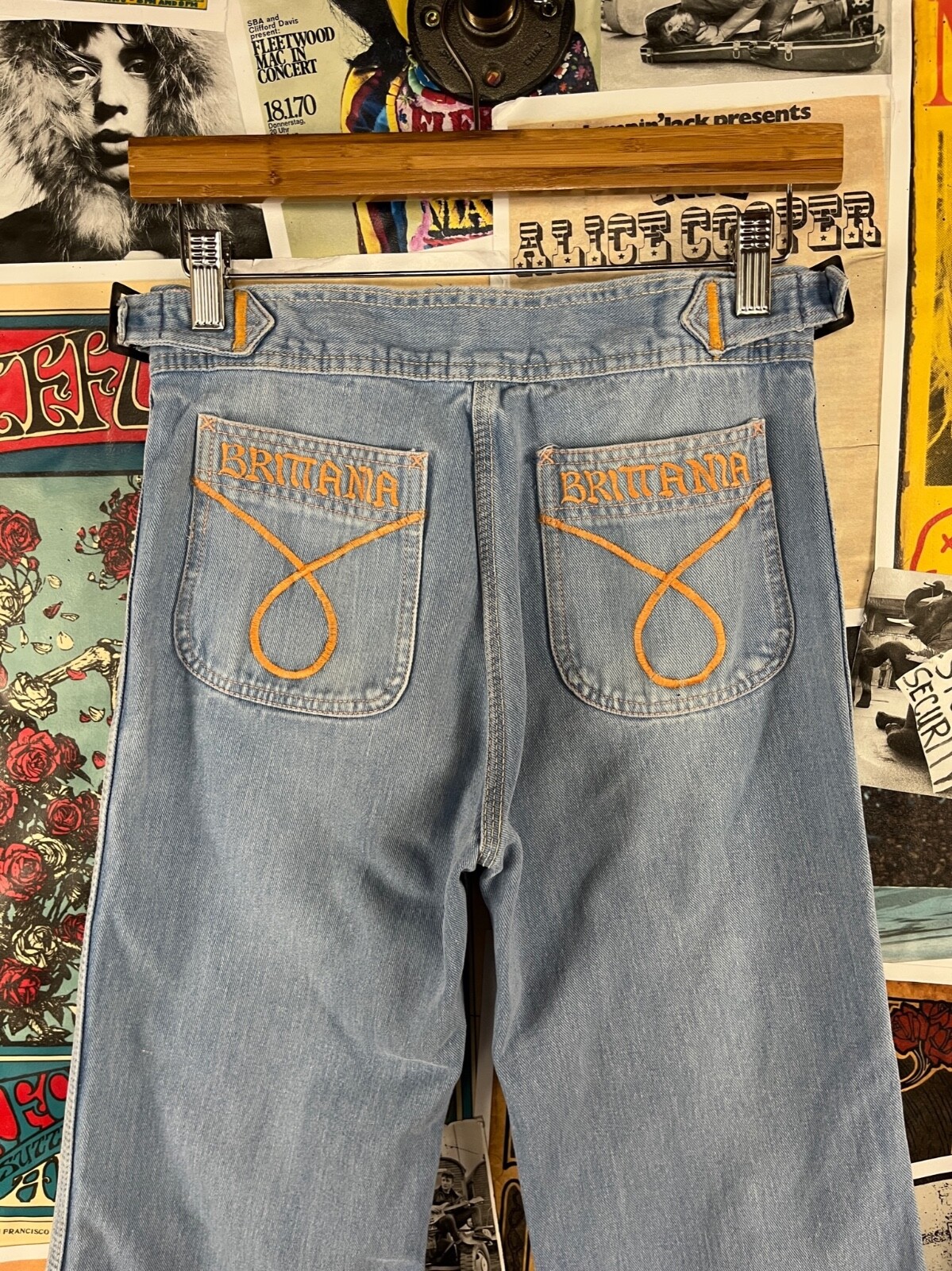 Vtg 70s Light Wash Embroidered Brittania Logo Wide Leg Denim Flares 27×33 Hippie