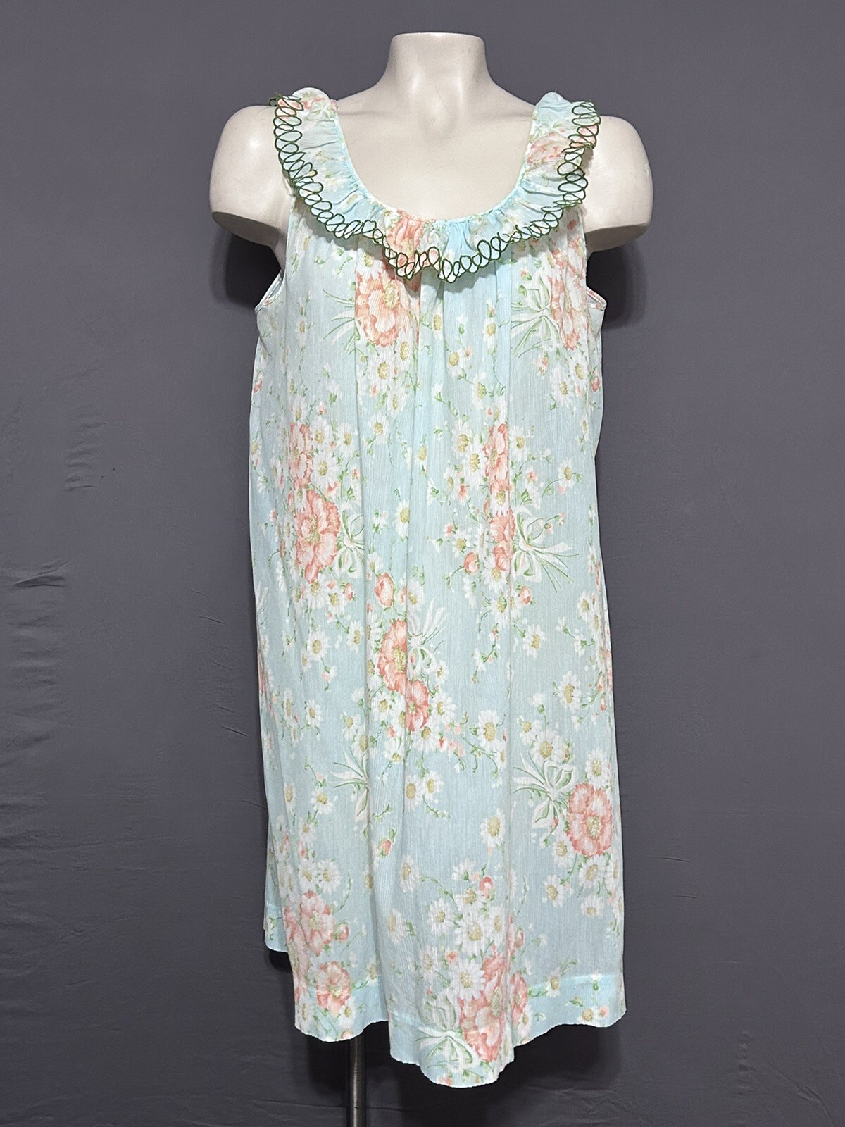 Vintage Granny Night Gown Women’s Med Short Light Blue W/ Floral Pattern