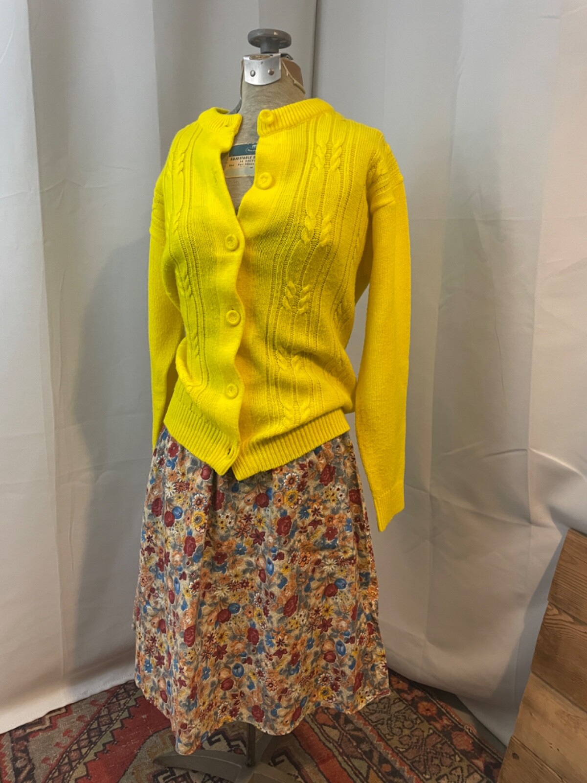 Sweet Floral Circle Skirt 1950s Vintage Full Circle Twee Academia XS