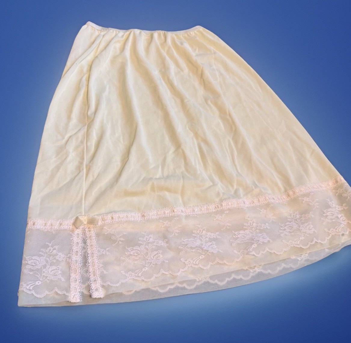 VTG 80s Lorraine Half Slip Short M Nylon Pastel Yellow Lace Hem Lingerie Skirt