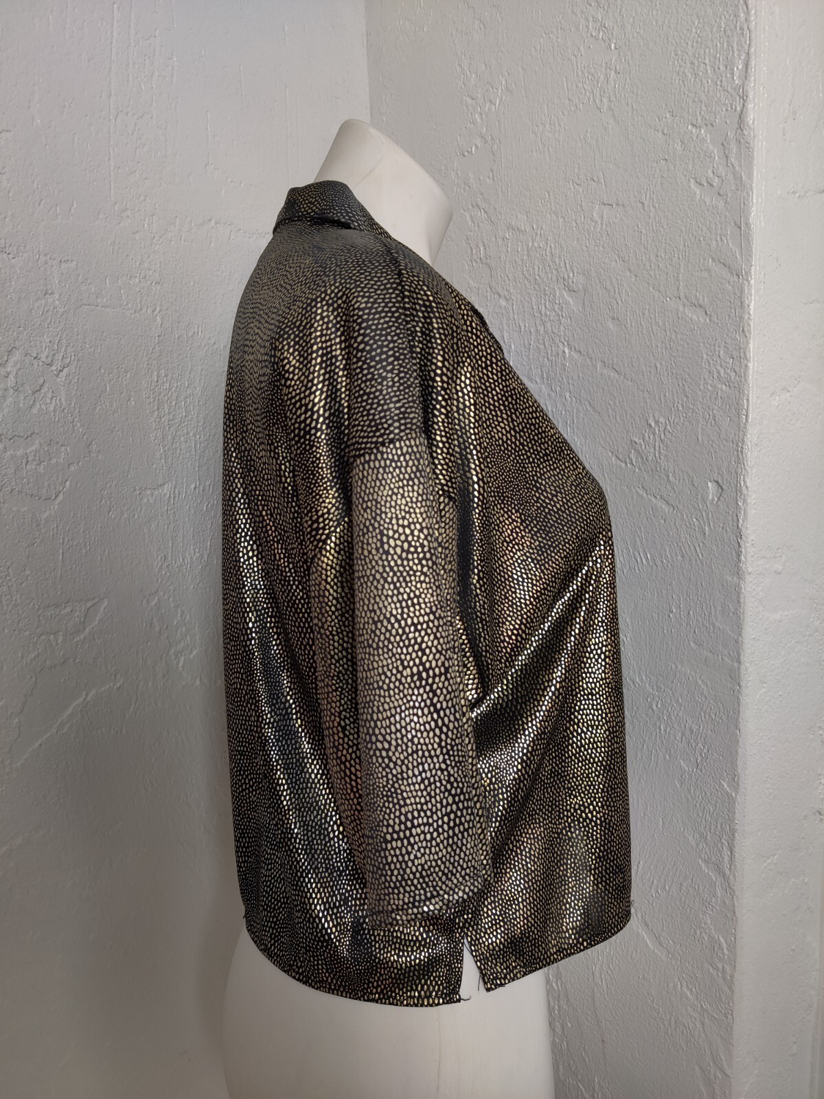 Vintage Gold Prezzia Sportwear Internazionale Retro Metal Large Button Blouse **