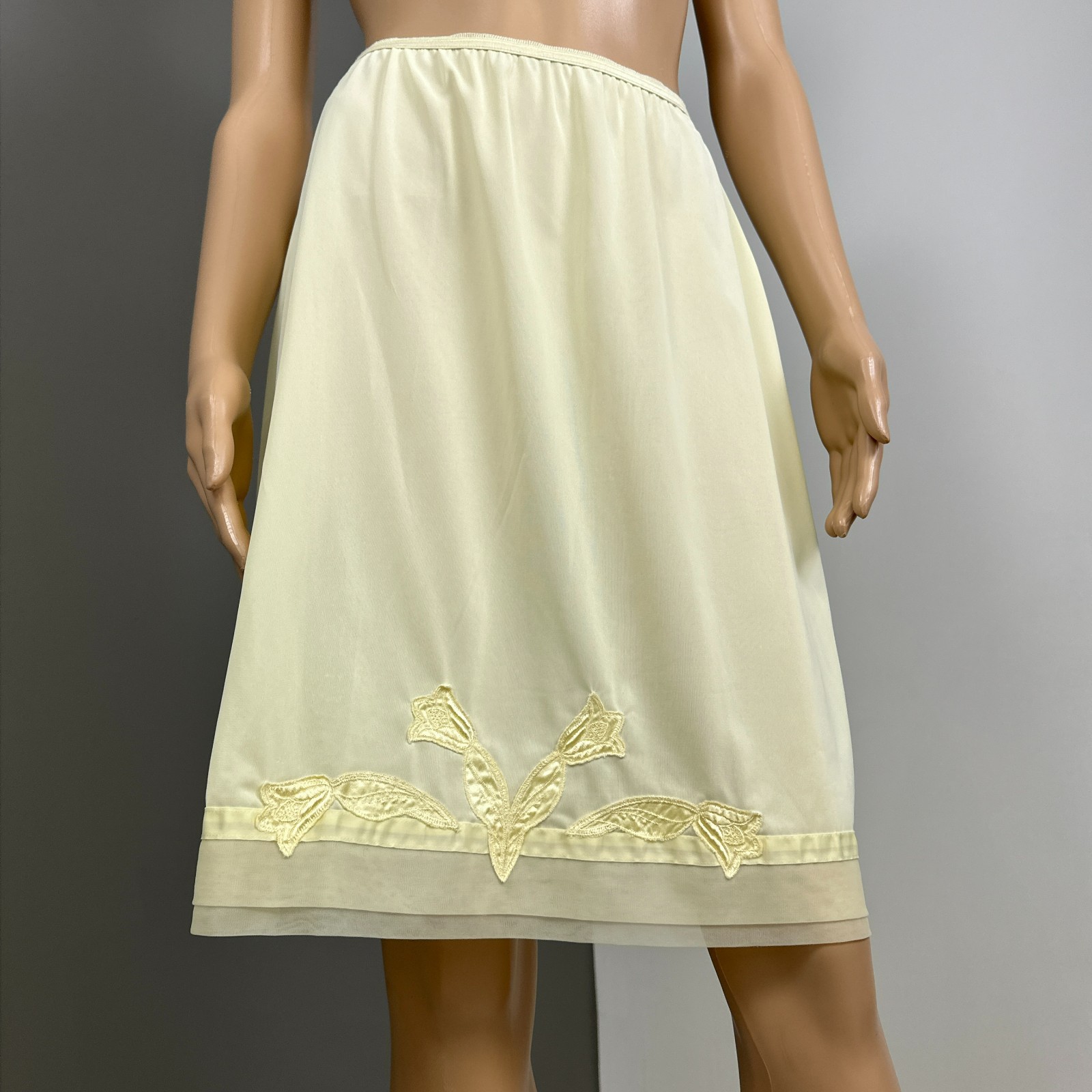 Vintage Lorraine Half Slip Large Butter Yellow Pillow Tab Applique Chiffon Hem
