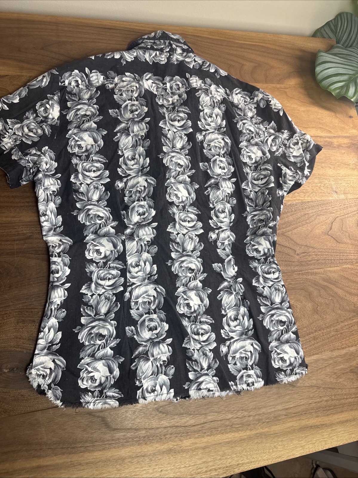 Vintage Levis Western Wear Pearl Snap Shirt Short Sleeve Black Floral Cotton