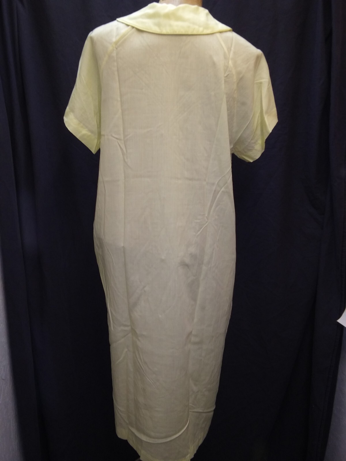 60’s Pale Yellow Embroidered Poly Rayon House Dress Robe Dress Smart Time L NWT