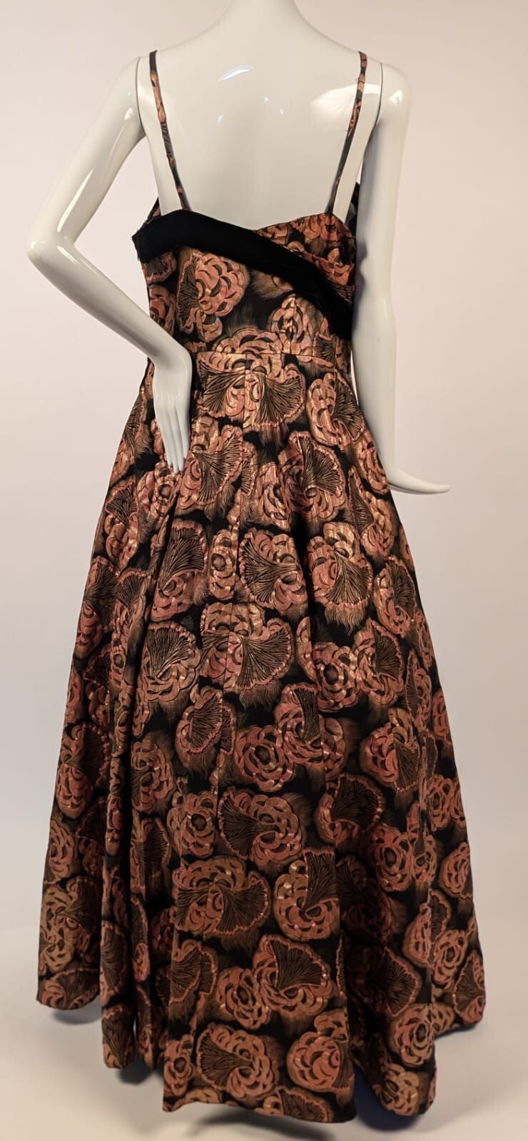 MOST ELEGANT 1940’S SALMON + METALLIC GOLD EMBOSSED CHINTZ LONG DRESS W VELVET 
