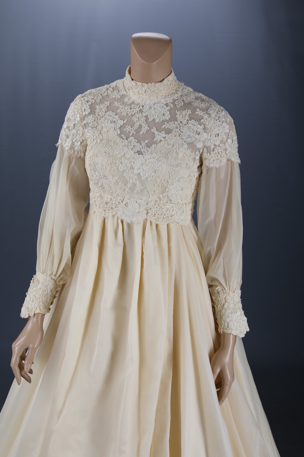 Unbranded Vintage 1960s 70s Ivory Lace Long Sleeve Wedding Dress sz 4