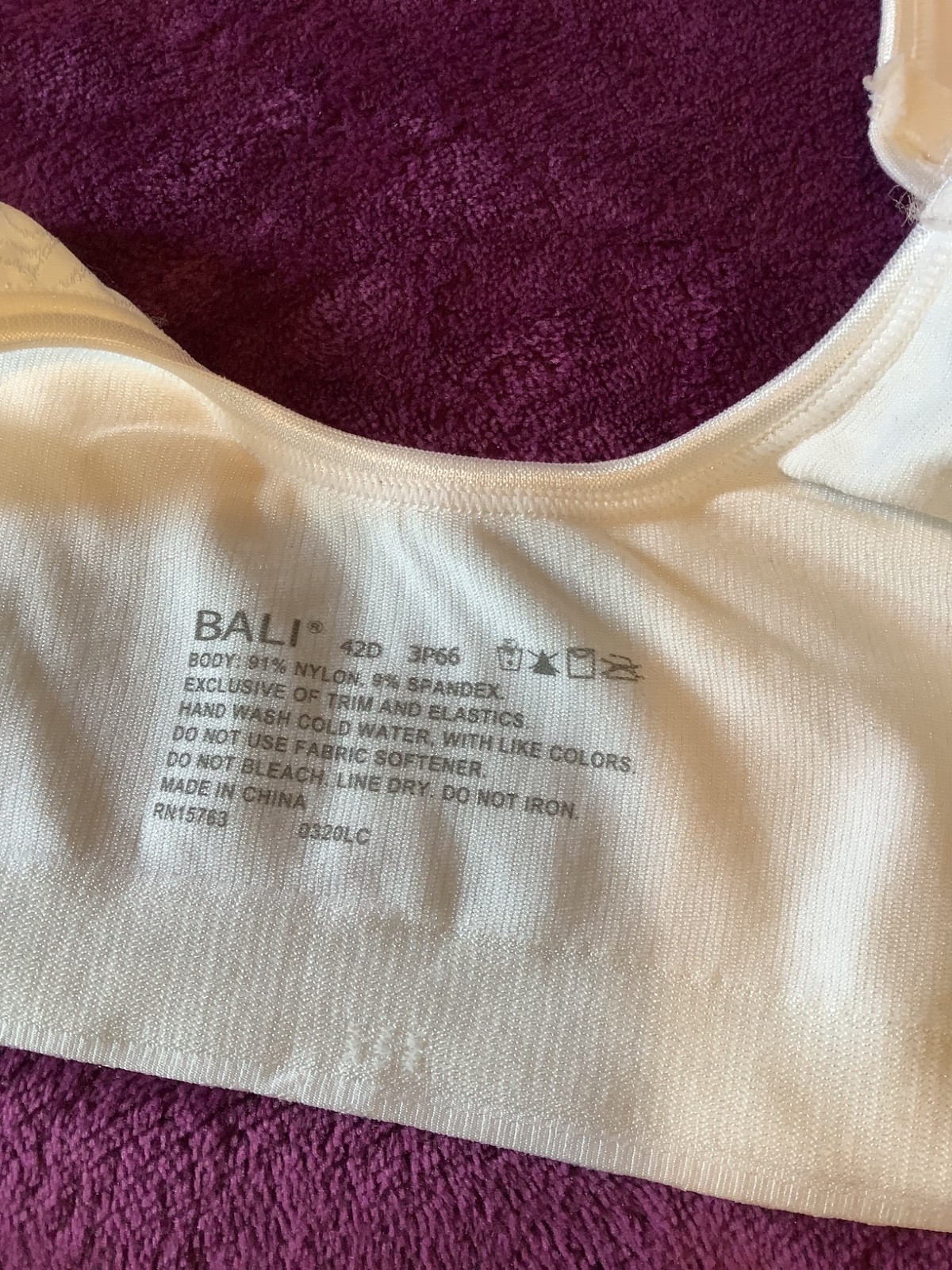 Women’s Bali White Underwire Front Closure Padded Adjustable Strap Bra 42 D