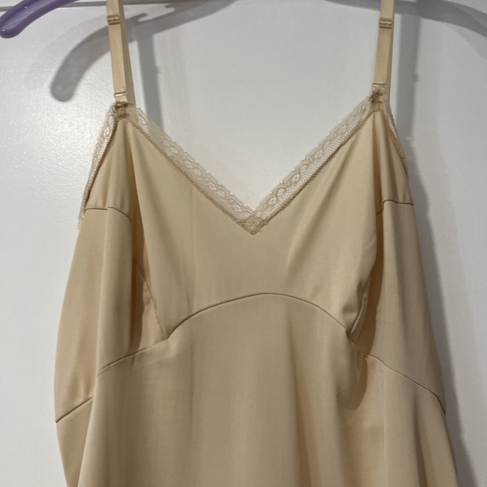 Unbranded Full Slip Beige Nude 17” Across Bust 33” Pit To End Of Hem. Vtg.