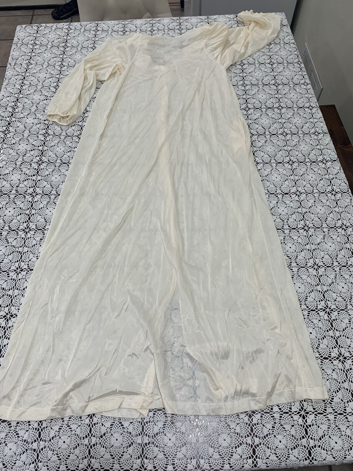 Vintage Movie Star Nightgown Womens M Pastel Cream Nylon Long Sleeves Lingerie