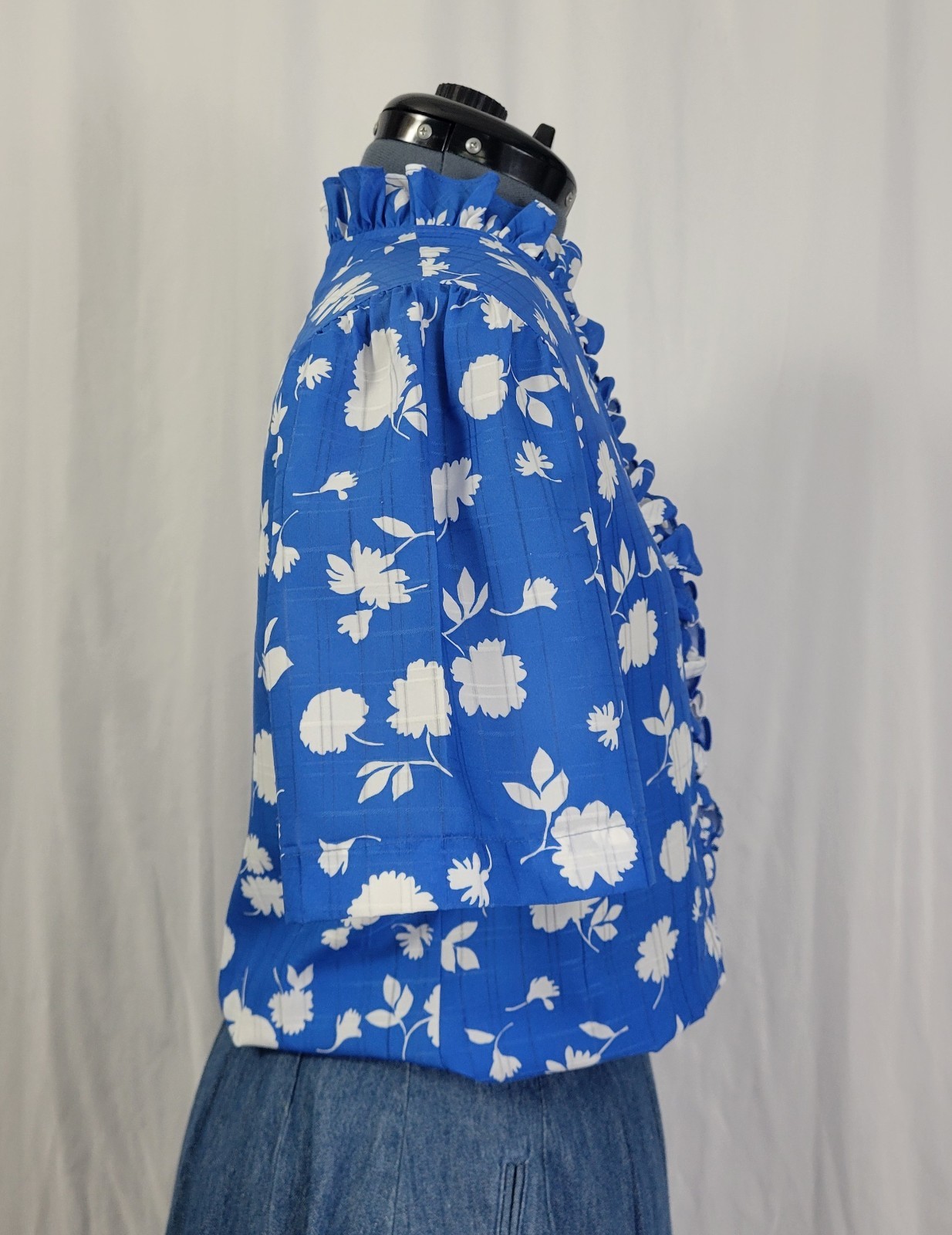 Vtg Jonquil Blue S/S Blouse w White Florals & Ruffled Collar/Button Down Size 12