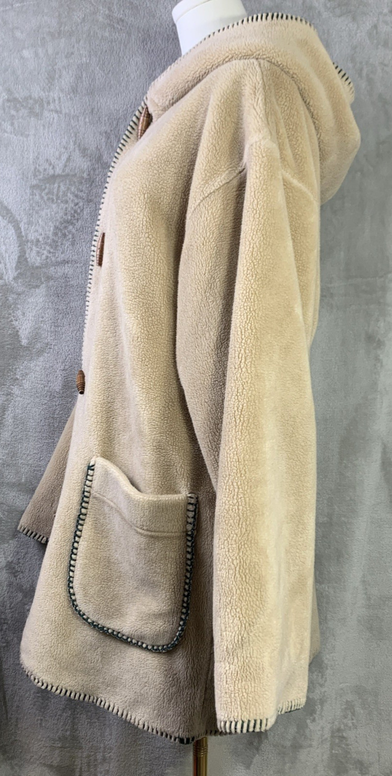 VTG Denali Reversible Fleece Coat Dark Grn Maple Leaves Tan Wood Toggle Buttons