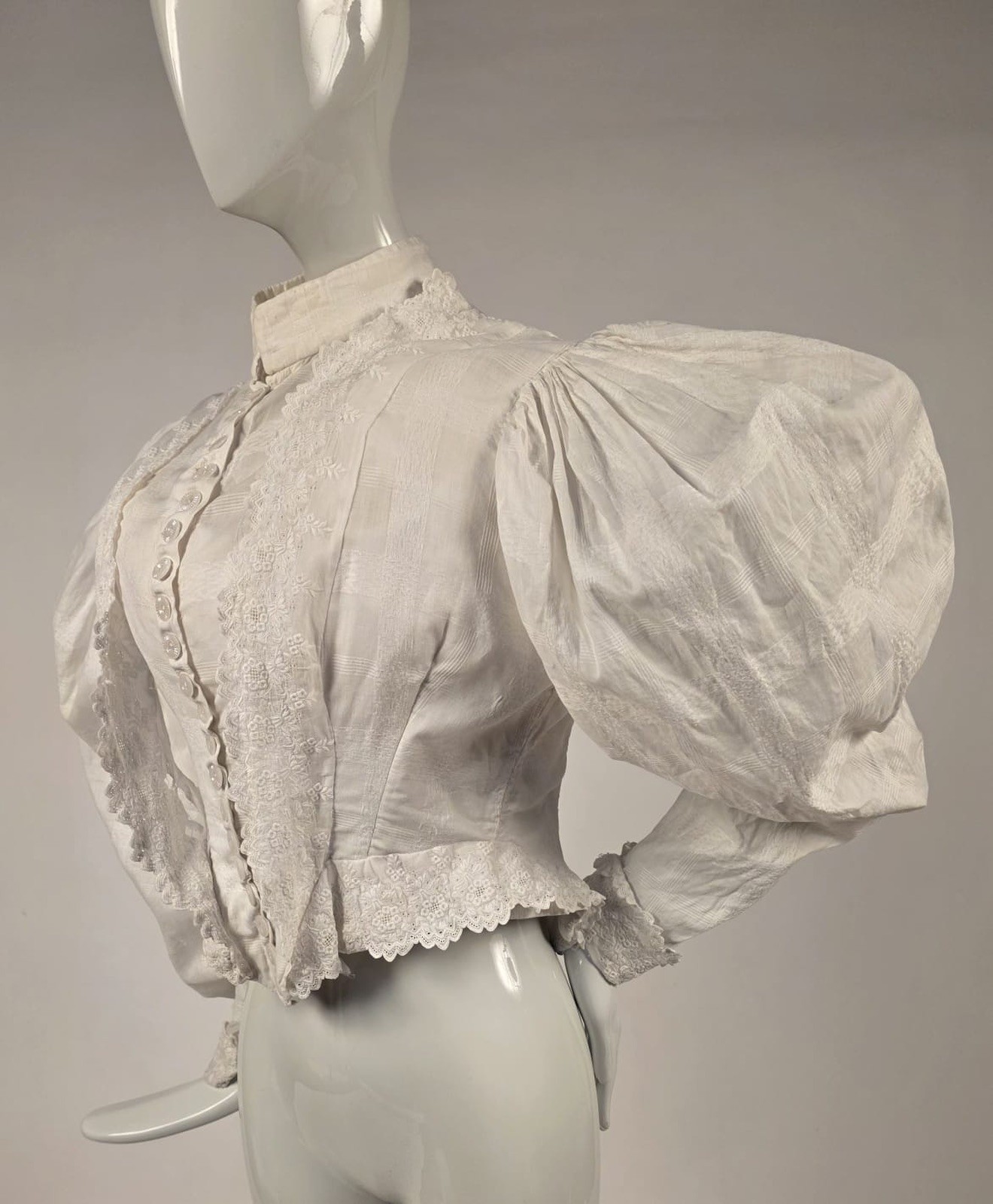 VICTORIAN WHITE COTTON BODICE W MASSIVE PUFF SLEEVES + EYELET TRIMS