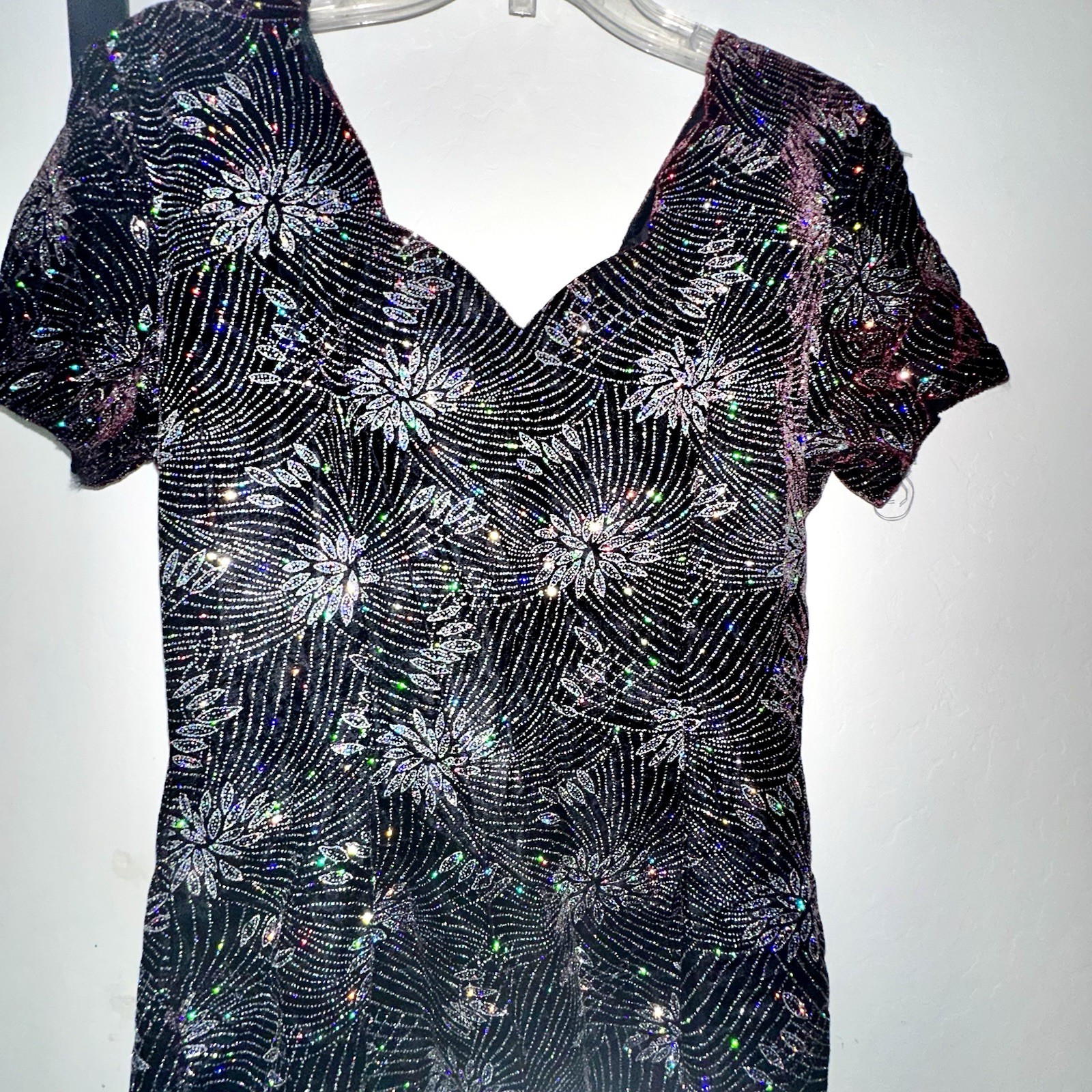 Mayvens Vintage 80’s Ladies 10 Maroon Velvet Silver Sparkly Scallop V Neck Dress