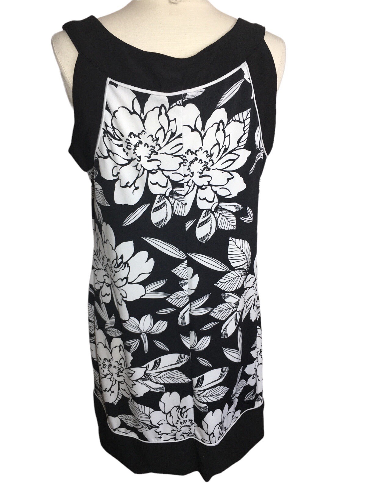 Vintage R & K Woman’s Size 14 Black & White Floral Dress Round Neck Sleeveless