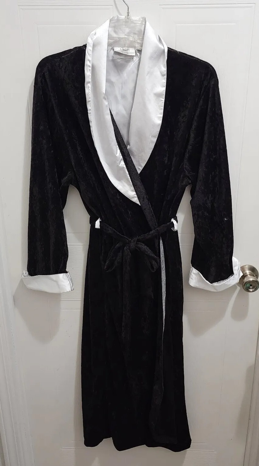 Vintage Audrey Lane Women’s Black Velvet Robe White Satin Trim Belted Sz Medium