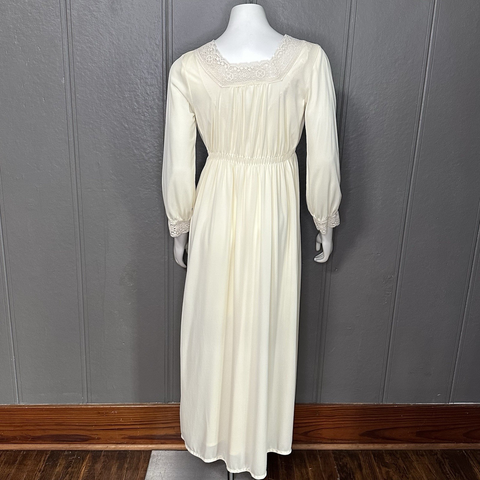 Vintage Suzy Star Junior Lingere Nightgown and Robe