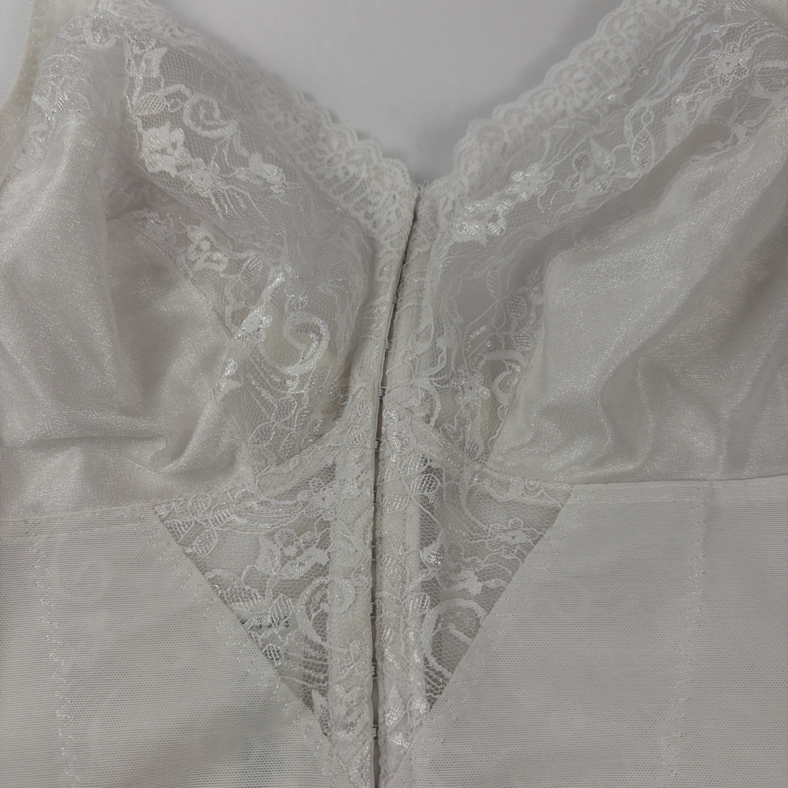 Vintage Carnival 40DDD Longline Bra White Lace Front Hook Boned Style 745