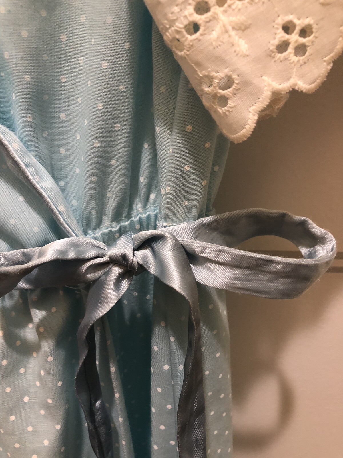 Vintage It’s A Charm Short Sleeve Blue Dot Robe With Eyelet Sleeves M