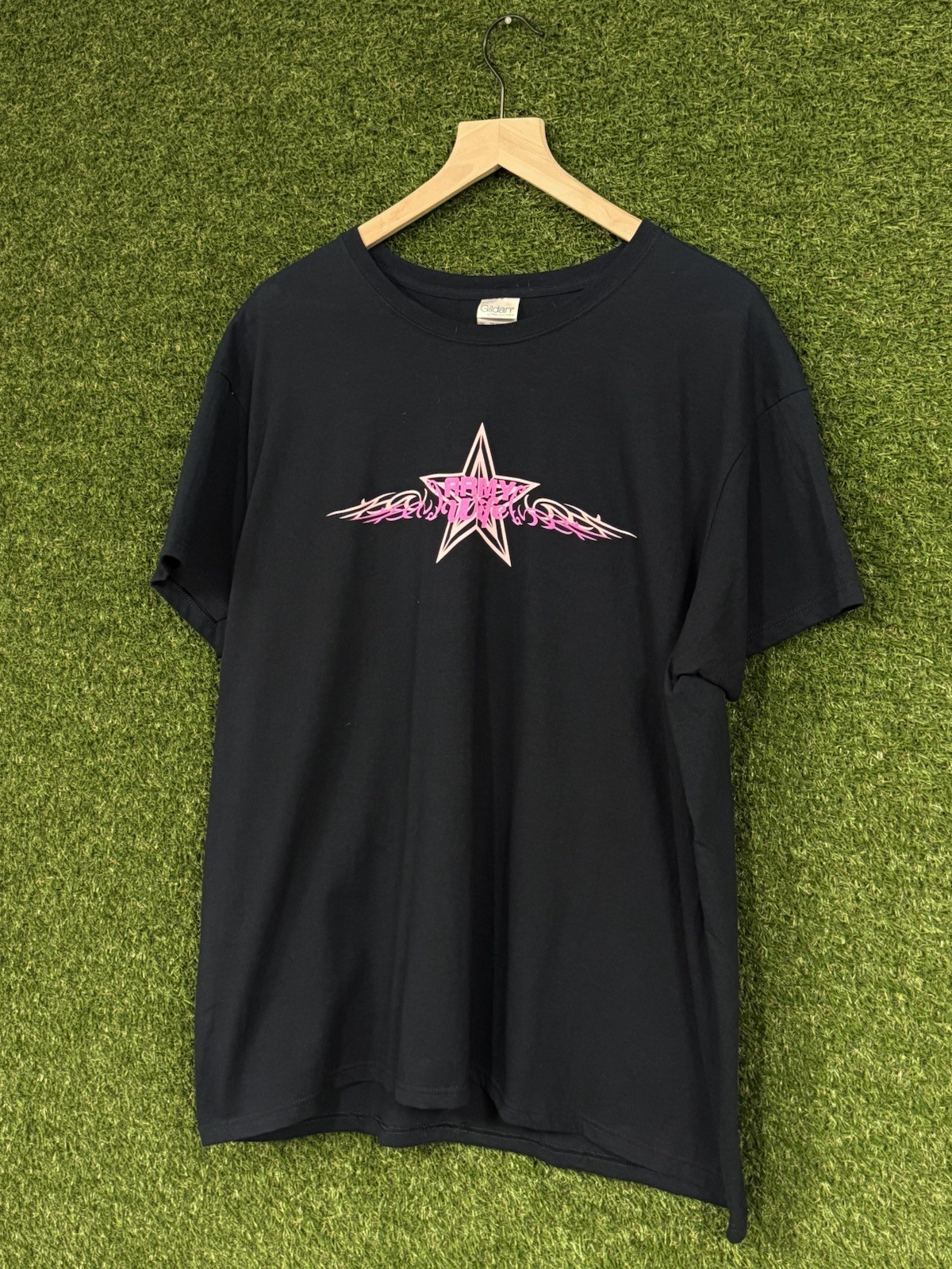 Vintage Gildan Ultra Cotton Army Wife Tribal Y2K Flame Pink Tee 2XL XXL