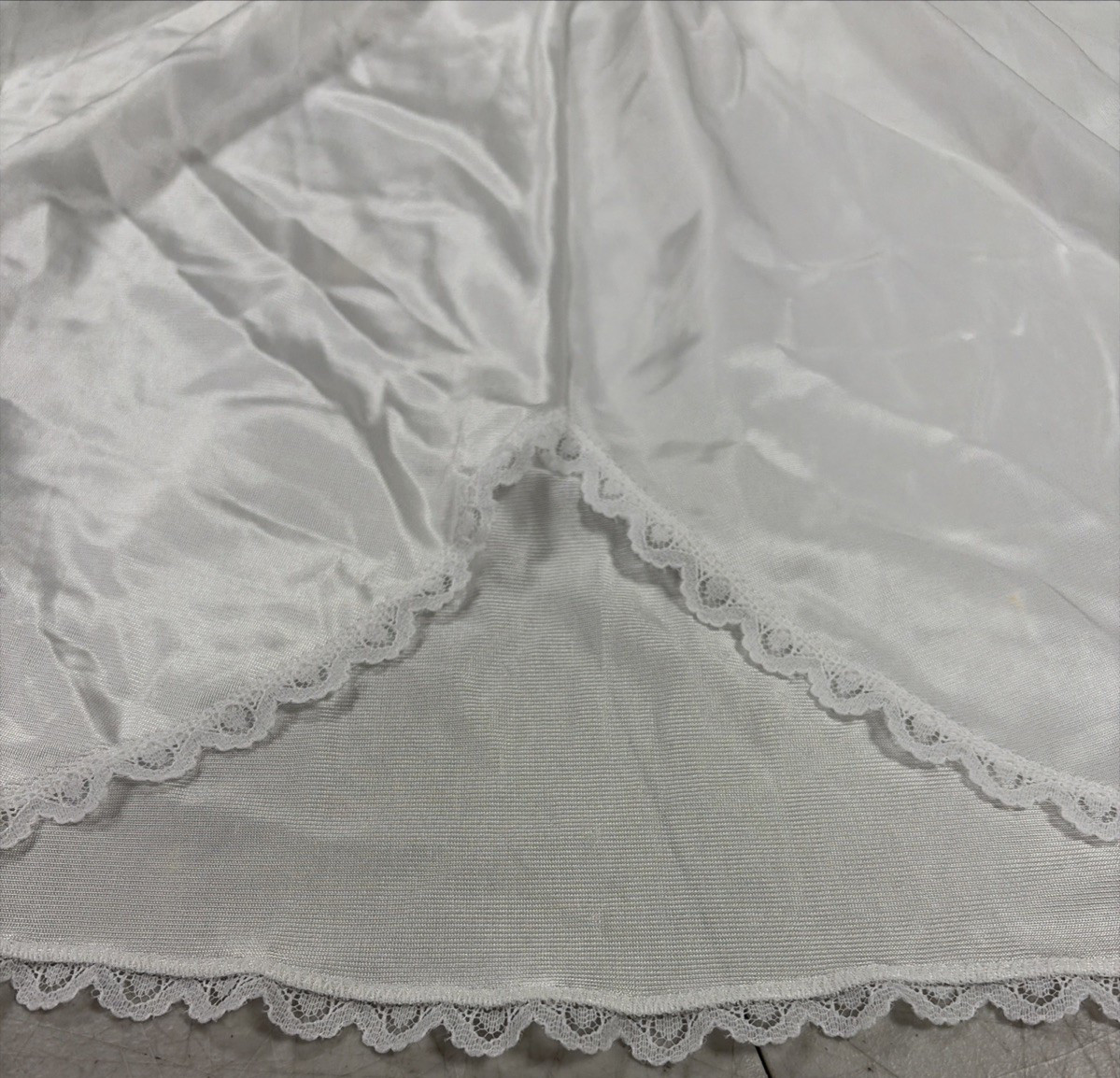 Adonna Mini Half Slip Vintage Lingerie 17 ¾” White Antron With Lace Size Medium