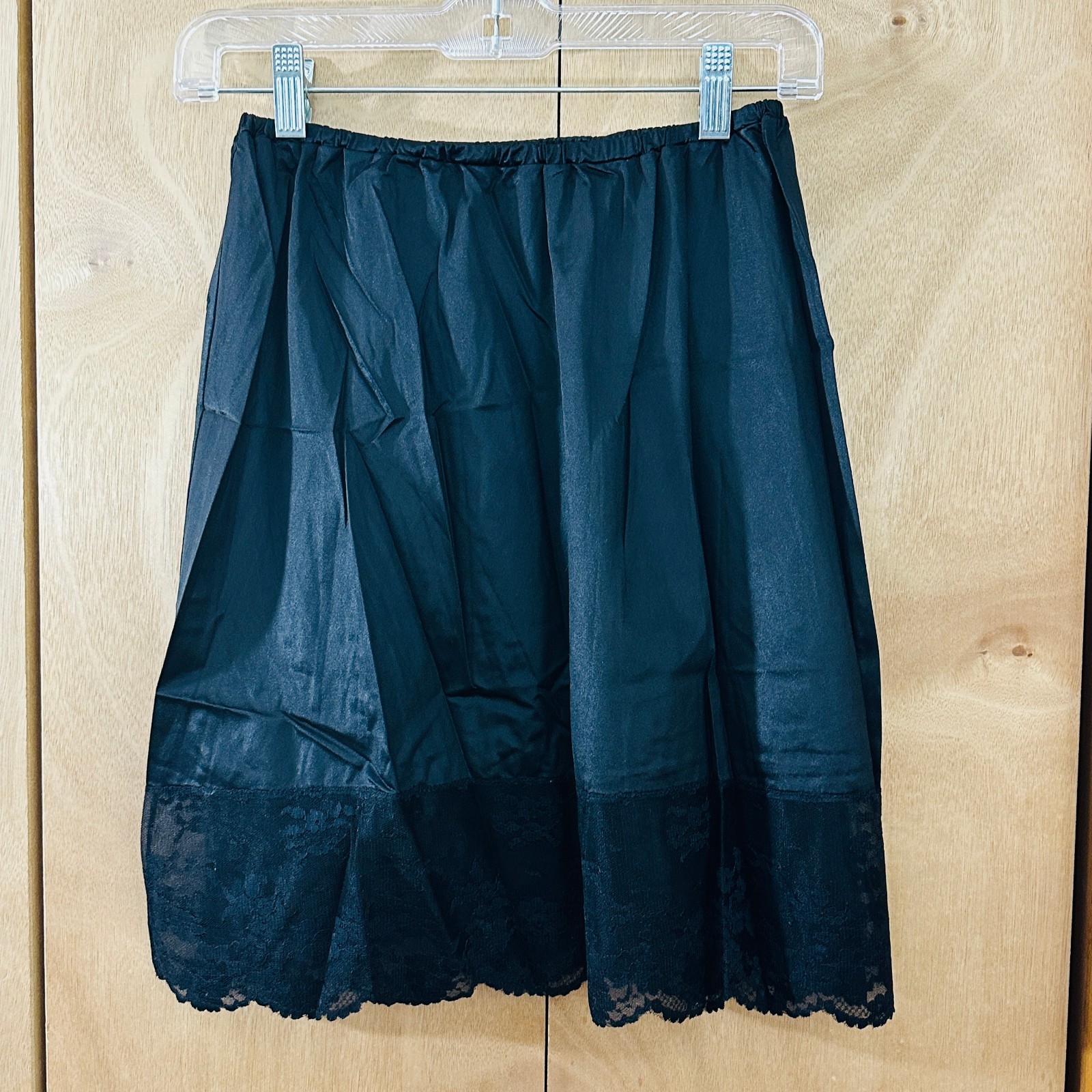 Early 1960s Van Raalte Half Slip 4 1/2″ Smooth Lace Alençon Black A Med